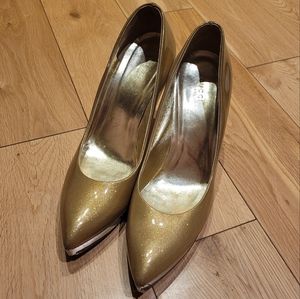 Gucci gold heels sz40
